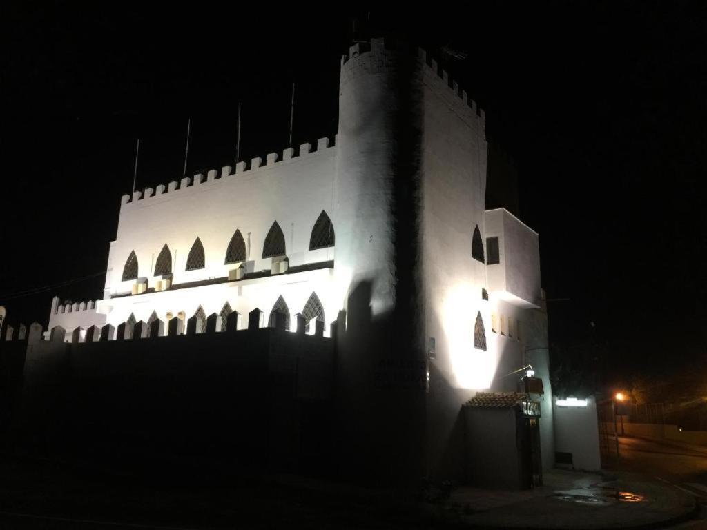 Hostal El Castillo Alcala De Guadaira Alcalá de Guadaira Exterior foto